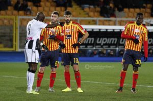 Le pagelle di Lecce - Udinese: il centrocampo non aiuta mai la difesa. Gabriel evita un passivo più ampio - Corriere Salentino