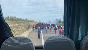 Agguato in autostrada contro i tifosi leccesi: scontri con ultras del Bari. Mezzo dato alle fiamme - Corriere Salentino