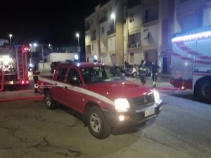 Non si placa la scia di fuoco in provincia: altri due incendi nella notte. In fumo tre auto - Corriere Salentino