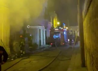 Misterioso rogo, brucia il deposito di tre anziani fratelli già vittime di bullismo