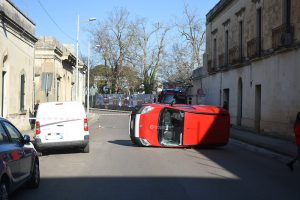 Furgoncino si ribalta nelle vicinanze della stazione: ferito il conducente - Corriere Salentino
