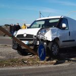 Incidente all'incrocio: furgoncino contro la segnaletica. Traffico rallentato sulla statale 275 - Corriere Salentino