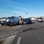 Incidente all'incrocio: furgoncino contro la segnaletica. Traffico rallentato sulla statale 275 - Corriere Salentino