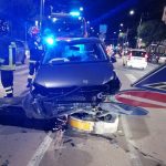 Paura sul viale: accusa malore e si schianta contro lo spartitraffico, donna in ospedale - Corriere Salentino