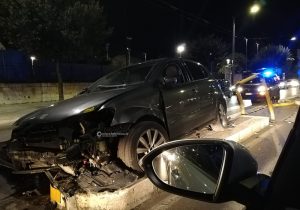 Paura sul viale: accusa malore e si schianta contro lo spartitraffico, donna in ospedale - Corriere Salentino