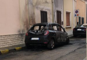 Notte "rovente", doppio raid contro auto a Lizzanello. Mezzo in fiamme anche nella Grecìa Salentina - Corriere Salentino