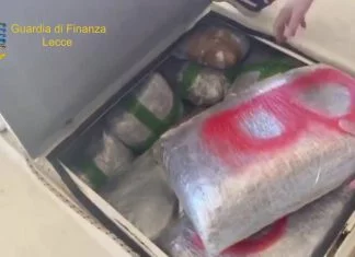 Nel doppiofondo della barca oltre mezza tonnellata di droga, in casa armi: in carcere 45enne
