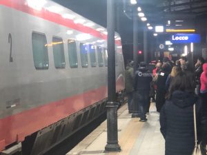 Passeggeri bloccati nel treno a Lecce per un sospetto coronavirus. Le porte si aprono alle 22:35 - Corriere Salentino