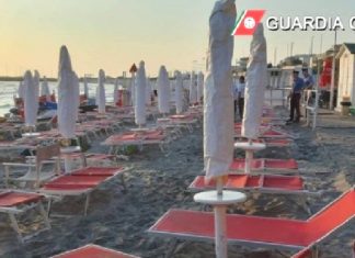 Dissequestrati lettini, ombrelloni e sdraio: riapre il lido Play Beach