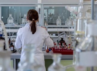 L’avvocato Rizzelli: “Ai paradossi, medici e infermieri prigionieri in ospedale, studenti liberi di viaggiare”