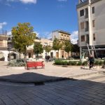 Il reportage per le vie di Aradeo: tanti in quarantena, ragazzi in bici e anziani senza paura - Corriere Salentino