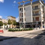 Il reportage per le vie di Aradeo: tanti in quarantena, ragazzi in bici e anziani senza paura - Corriere Salentino