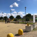 Il reportage per le vie di Aradeo: tanti in quarantena, ragazzi in bici e anziani senza paura - Corriere Salentino