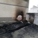 Doppio rogo nella notte, nel mirino finisce anche il sindaco: molotov contro la sua auto - Corriere Salentino