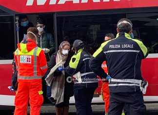 Ancora autobus dal nord fino a domani: arrivano da Bolzano, Trento e Milano. Alcuni sono stati cacciati