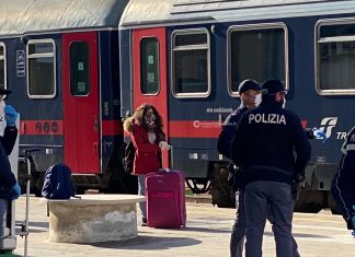 Seconda fuga dal nord, Salvemini in stazione insieme a polizia e termoscanner: “Autorizzati”