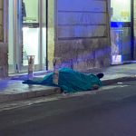 Shock in pieno centro, tragedia tra i passanti: muore un uomo di 39 anni - Corriere Salentino