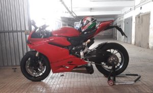 A folle velocità in moto, sfugge alla polizia: "A Otranto per un caffè, ma era tutto chiuso" - Corriere Salentino