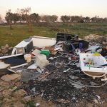 Nel Parco regionale spunta un sentiero fatto coi rifiuti, scattano sequestro e denunce - Corriere Salentino