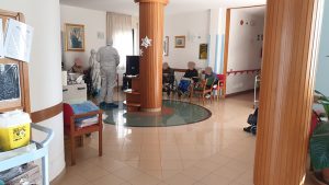 Un altro morto a Soleto, le immagini dell’eroica battaglia del personale. Otranto, Centro Dialisi salvo - Corriere Salentino