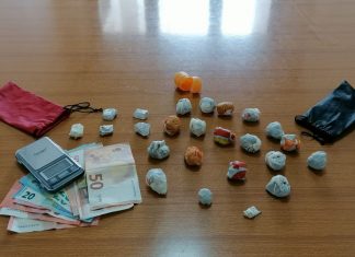 Droga per tutti i gusti dopo un controllo prima personale e poi a casa: nei guai