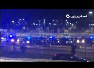 Sirene, lampeggianti ed applausi per gli “eroi” che combattono in ospedale: l’omaggio ai sanitari del Fazzi