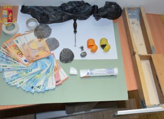 Viavai sospetto dall’abitazione di un 29enne, in casa nascondeva cocaina: in carcere