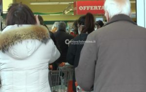 Assalto ai supermercati, si creano assembramenti pericolosi - Corriere Salentino