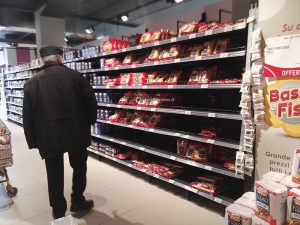 Assalto ai supermercati, si creano assembramenti pericolosi - Corriere Salentino