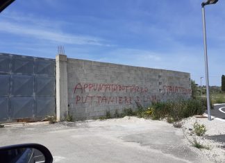 Scritte offensive e minatorie sul muro di un deposito: nel mirino un appuntato dei carabinieri