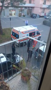 Schiaffi e calci all'anziano in stampelle, la vile aggressione di un medico di base. L'OdM: "Pene rapide e severe" - Corriere Salentino