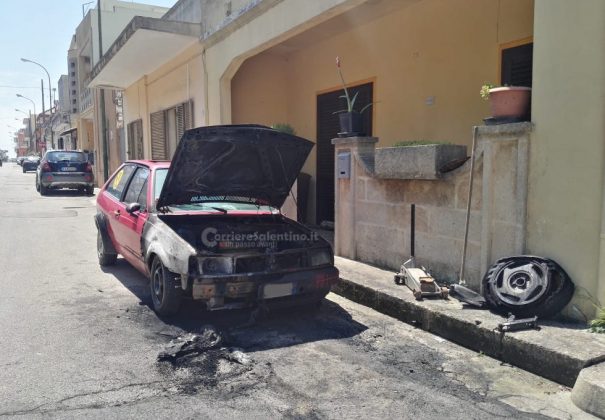 Raid incendiario contro l'auto di un meccanico, sul posto trovato e sequestrato un tappo "sospetto" - Corriere Salentino