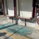 Torna a sfasciare vetrine: in frantumi le teche del "Piccolo bar". Altra denuncia per 29enne - Corriere Salentino