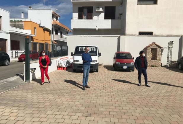 Porto Cesareo, i commercianti consegnano le chiavi delle loro attività al Sindaco - Corriere Salentino