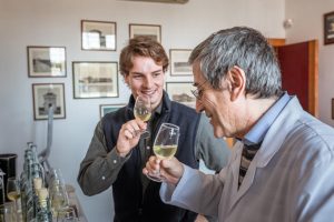 Conti Zecca: tradizione e sostenibilità. La produzione procede. Clemente Zecca “Un amore in crescendo”. Donna Marzia insegna: l’amore vince su tutto - Corriere Salentino