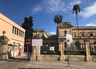 Multe nel parcheggio dell’ex Fazzi e dell’ex Opis, dipendenti in rivolta. Lo sportello dei diritti: multe illegittime, vengano annullate