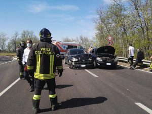 Schianto tra due auto sulla 274, automobilista portato con "codice rosso" al Fazzi di Lecce - Corriere Salentino