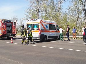Schianto tra due auto sulla 274, automobilista portato con "codice rosso" al Fazzi di Lecce - Corriere Salentino