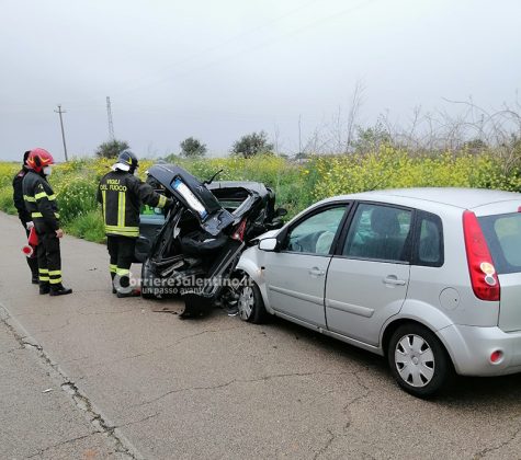 Violento scontro tra auto sulla provinciale: due feriti in ospedale, non sono gravi - Corriere Salentino