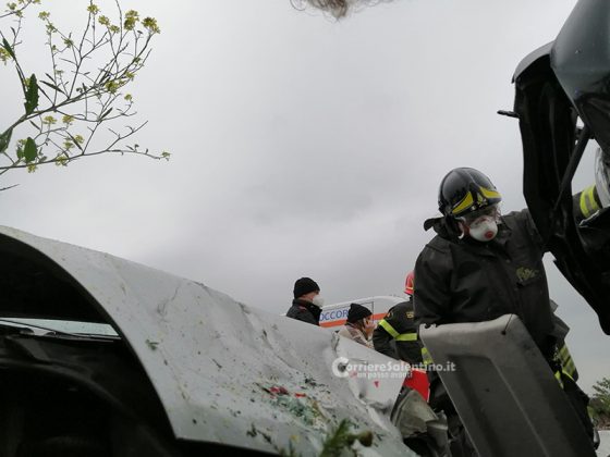 Violento scontro tra auto sulla provinciale: due feriti in ospedale, non sono gravi - Corriere Salentino
