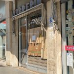 Masso contro la vetrata: vile gesto vandalico ai danni della storica Libreria Palmieri - Corriere Salentino