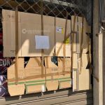 Masso contro la vetrata: vile gesto vandalico ai danni della storica Libreria Palmieri - Corriere Salentino