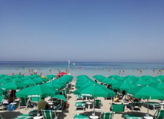 Presunti abusi e mancato smontaggio: sequestrato il lido Rivabella