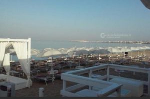 Presunti abusi edili in riva al mare: scatta il sequestro del lido "Zeus" - Corriere Salentino