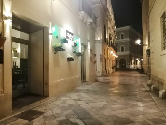 Lecce, luci accese nella notte: ristorazione, ospitalità e movida chiedono di sopravvivere - Corriere Salentino