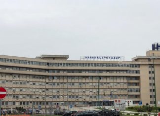 Tragedia in ospedale: paziente si suicida lanciandosi nel vuoto. Morto sul colpo