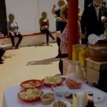 Festa di Pasqua nell'atrio condominiale, il video giunge alla polizia: blitz e multe per tutti i convitati - Corriere Salentino