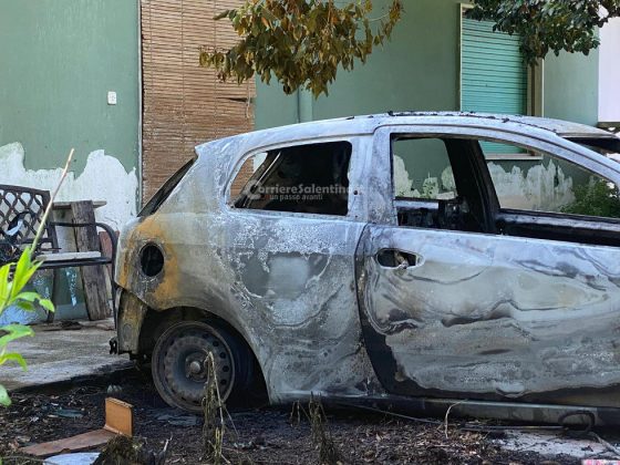 Misterioso incendio: in fumo una Punto nel giardino di una villetta al mare - Corriere Salentino