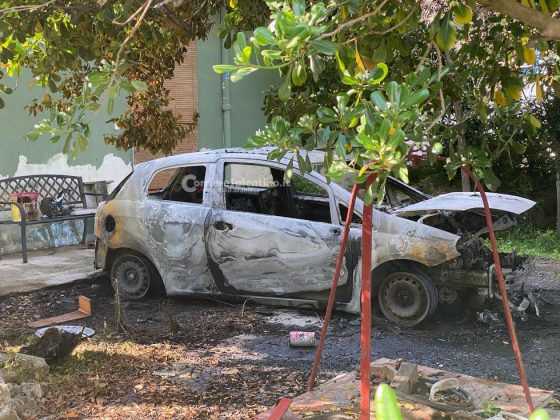 Misterioso incendio: in fumo una Punto nel giardino di una villetta al mare - Corriere Salentino