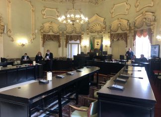 Polemiche in Consiglio per il blocco prolungato: ancora incerto il futuro su proroghe balneari ed SGM